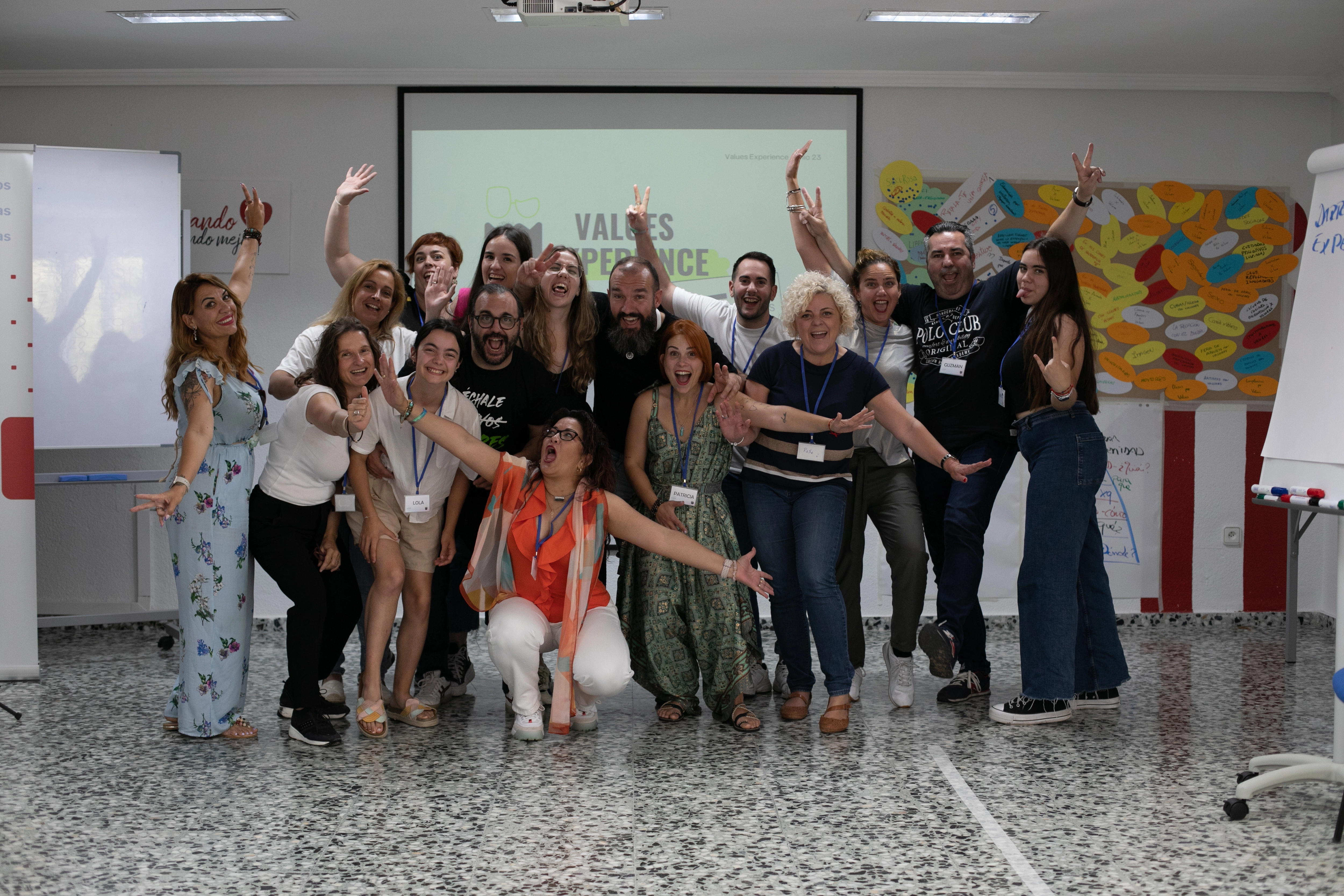 Profesionales trabajando con valores